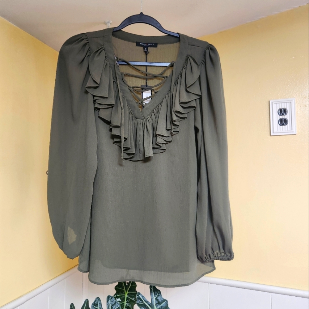 NWT Romeo & Juliet Couture Olive Ruffled Blouse